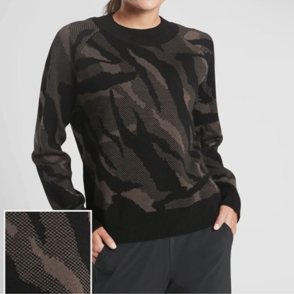 Athleta Jacquard Crew Sweater Women's Medium Merino Wool Gray Black Abstract‎ - Picture 1 of 8